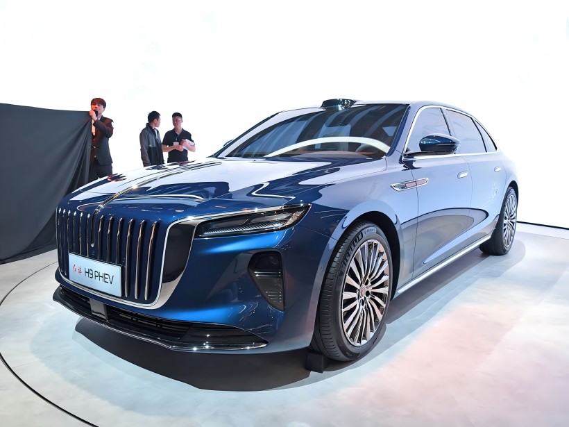 Hongqi H9 PHEV ، از یک پلاگین 2.0T - در پیشرانه هیبریدی و مجهز به سیستم تعلیق فعال ، در نیمه دوم سال 2025 راه اندازی می شود.